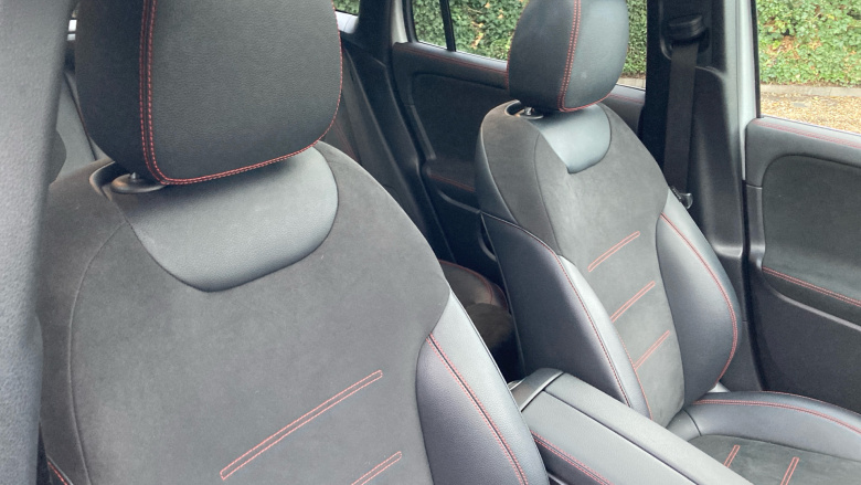 Mercedes-Benz GLA 200d AMG Line Premium Plus 5dr Auto Diesel Hatchback